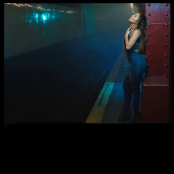 Hailey Bieber GUESS Dare Denim Jumpsuit - Picture 10 of 10